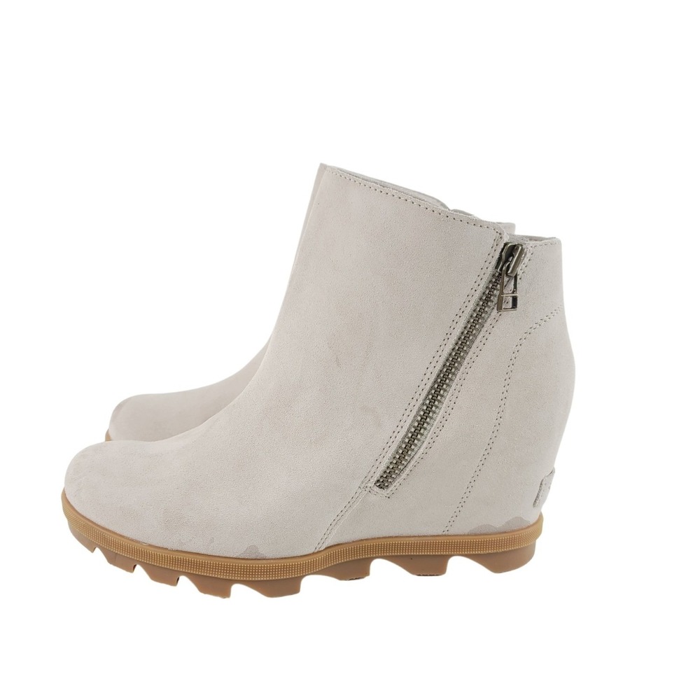 SOREL Side zipper Wedge, Chelsea, Outdoor Winter Ankle Boots Womens Size 8 Beige